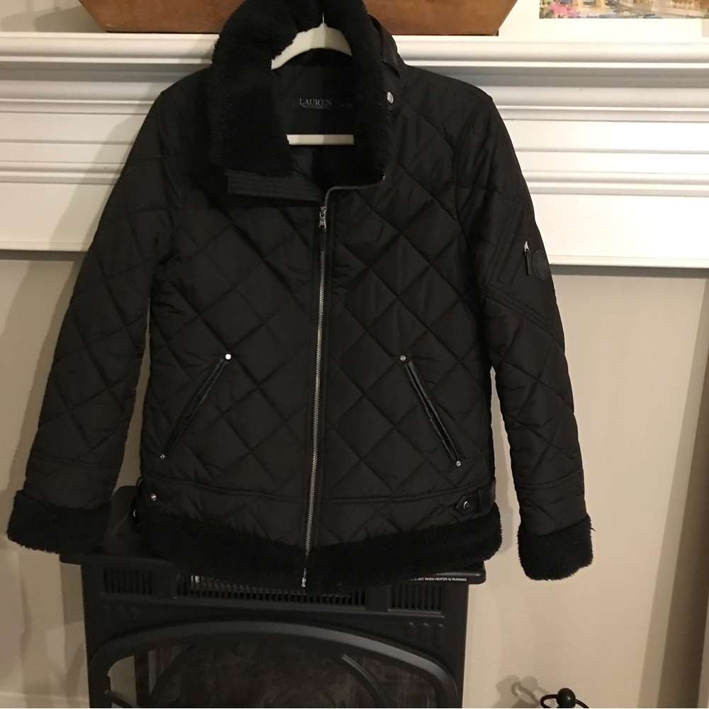 Polo Ralph Lauren, puffer jacket with fleece collar and fleecy sleeves.